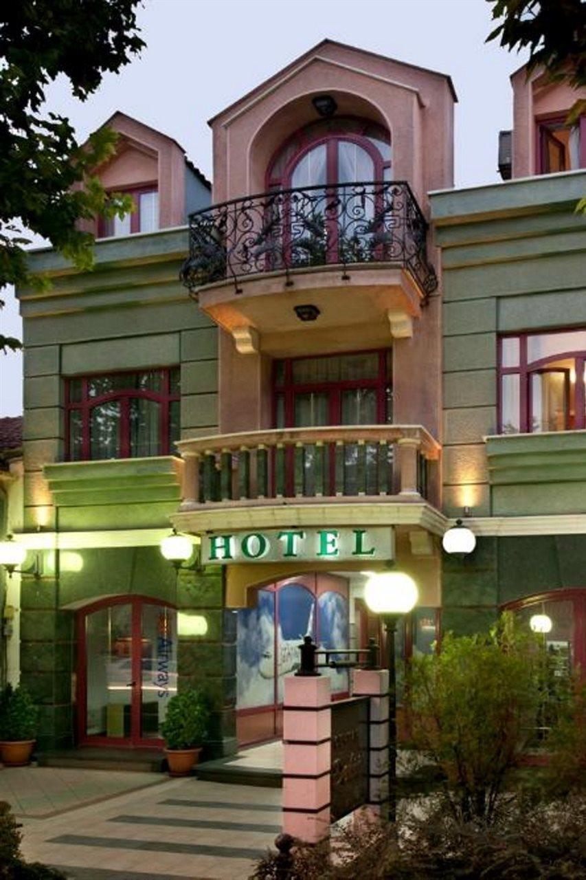 Hotel Eminent Podgorica Kültér fotó